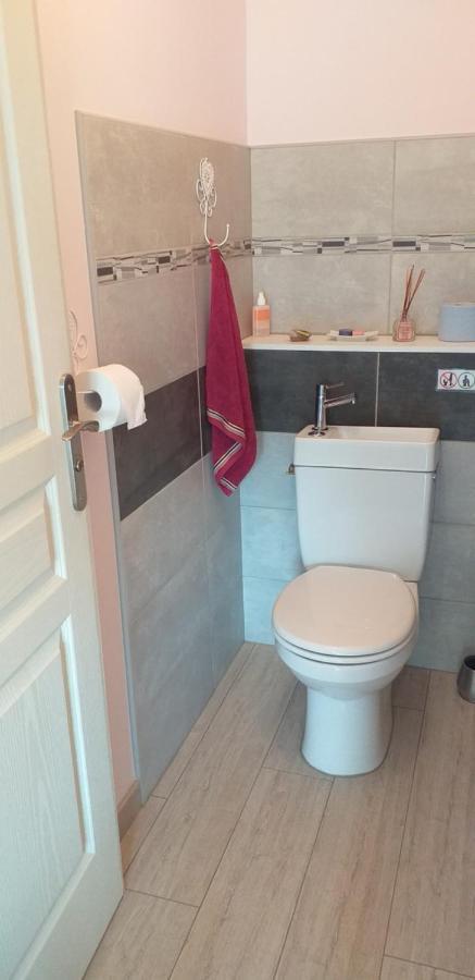 Les Gremilles Bed & Breakfast Bassoncourt Bagian luar foto