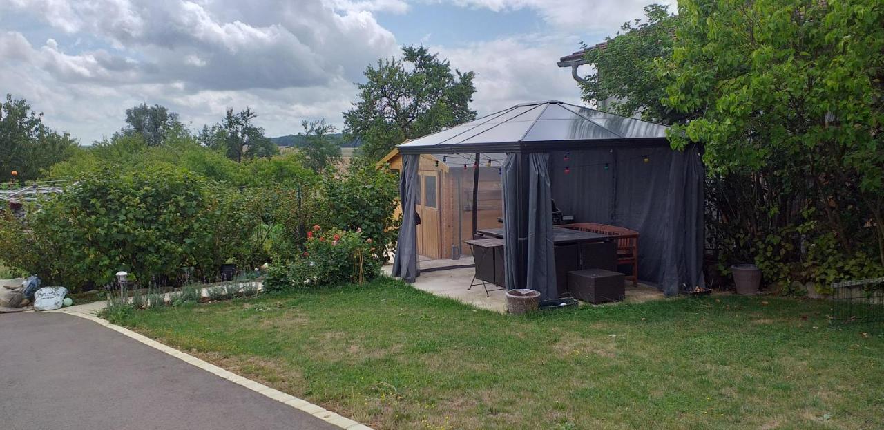 Les Gremilles Bed & Breakfast Bassoncourt Bagian luar foto