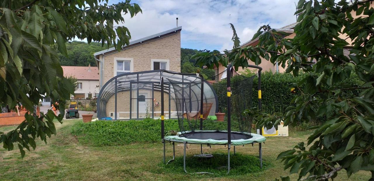 Les Gremilles Bed & Breakfast Bassoncourt Bagian luar foto