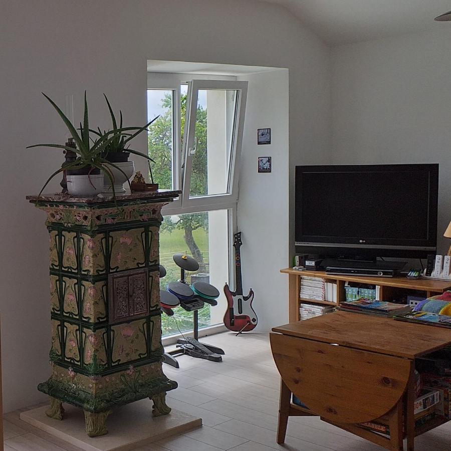 Les Gremilles Bed & Breakfast Bassoncourt Bagian luar foto