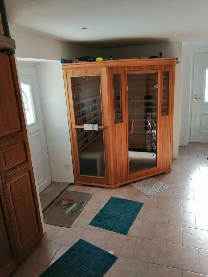 Les Gremilles Bed & Breakfast Bassoncourt Bagian luar foto