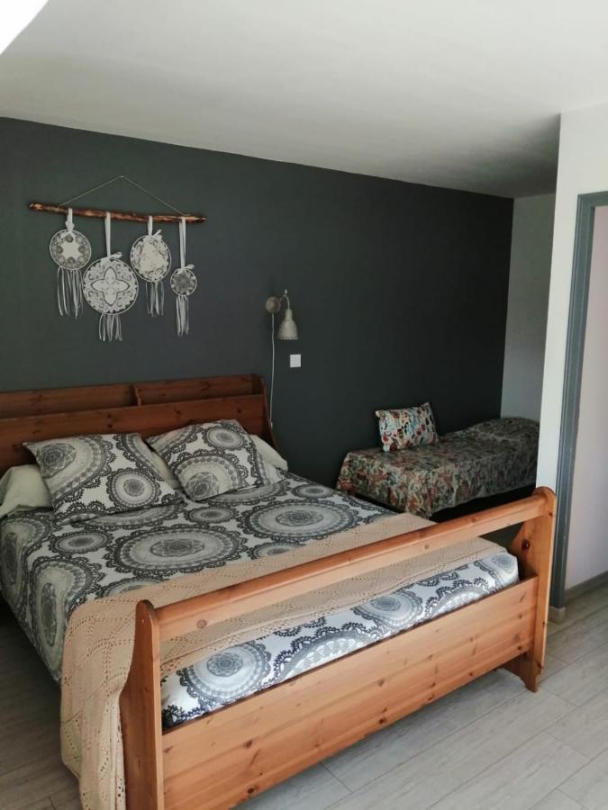 Les Gremilles Bed & Breakfast Bassoncourt Bagian luar foto