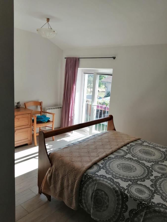 Les Gremilles Bed & Breakfast Bassoncourt Bagian luar foto