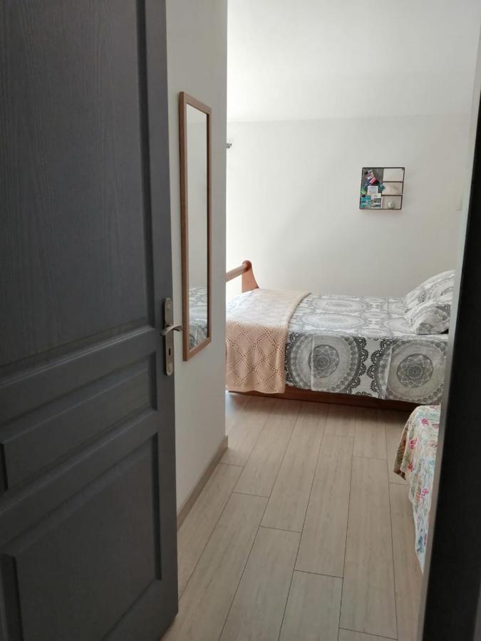 Les Gremilles Bed & Breakfast Bassoncourt Bagian luar foto