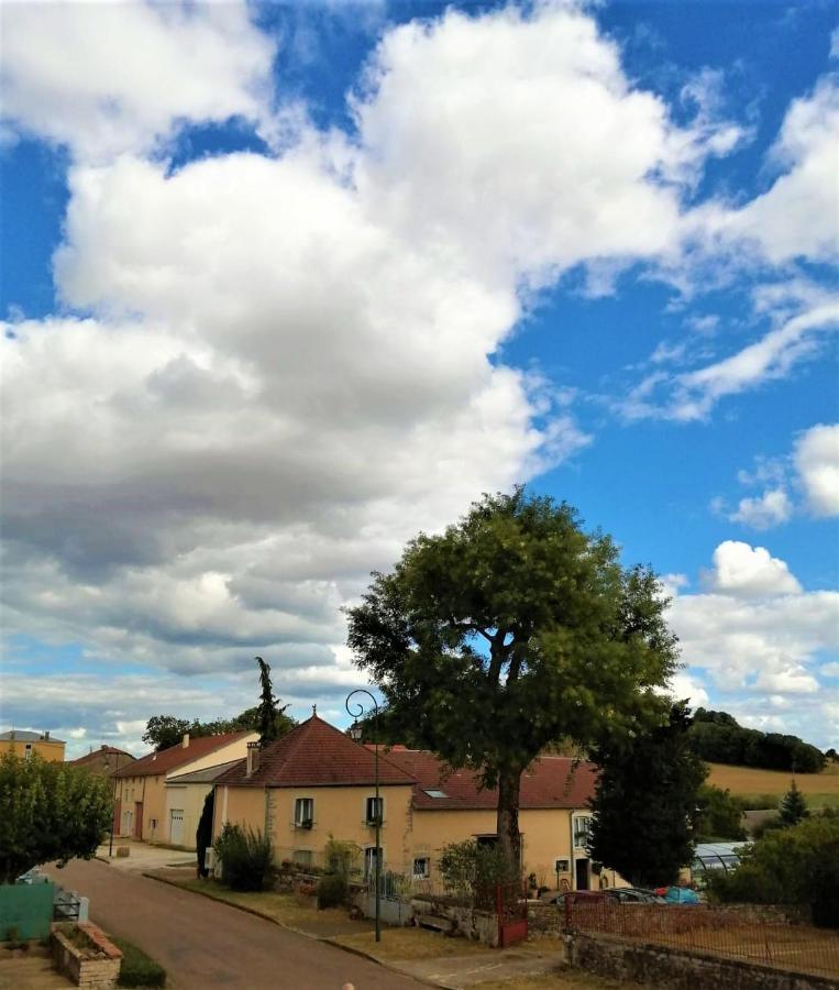 Les Gremilles Bed & Breakfast Bassoncourt Bagian luar foto