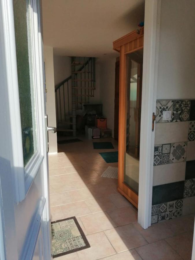 Les Gremilles Bed & Breakfast Bassoncourt Bagian luar foto