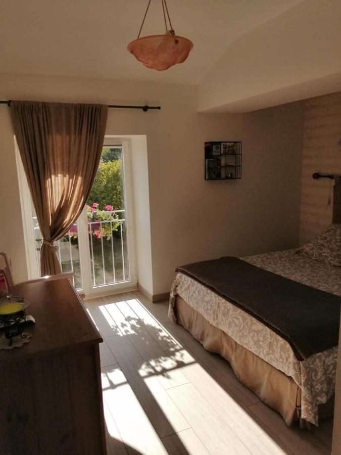 Les Gremilles Bed & Breakfast Bassoncourt Bagian luar foto